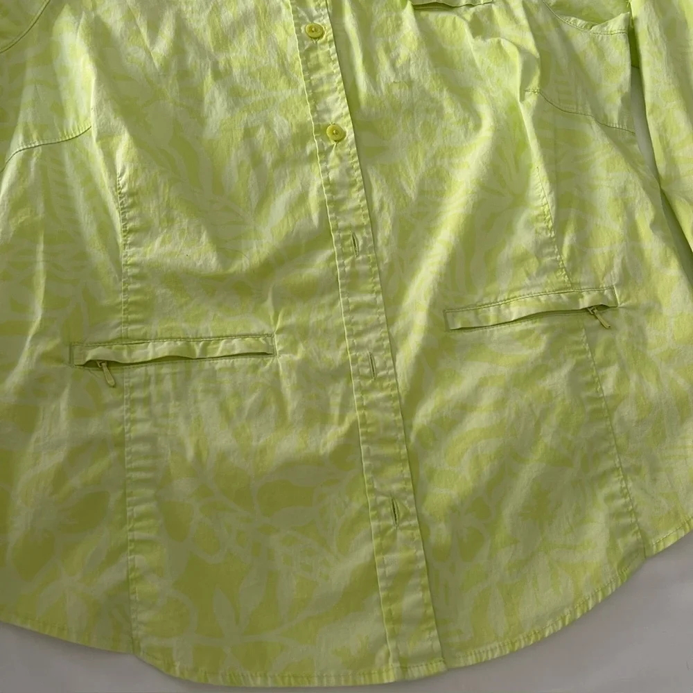 Columbia Women’s Long Sleeve Activewear Shirt Green and White Medium